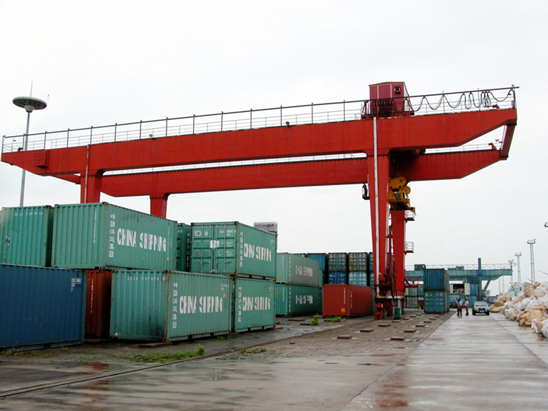 Кран для контейнеров. Козловой кран RMG. Кран мостовой Gantry Crane. Rail Mounted Gantry Crane. Козловой кран для контейнеров 40 футов.